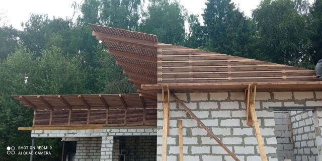 Вот такую кровлю сделал, фермы видно