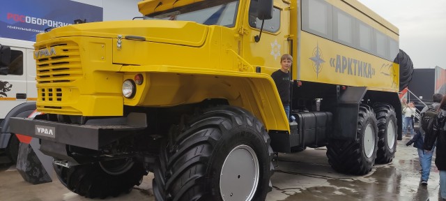 Автомобильный завод «Урал» показал автобус для Арктики