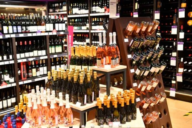 «Все алкоголики переедут». В одном из регионов России могут запретить спиртное