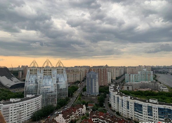 «В опасности жители всех высоток». ЖК в Подмосковье пошел трещинами из-за таинственной стройки на крыше