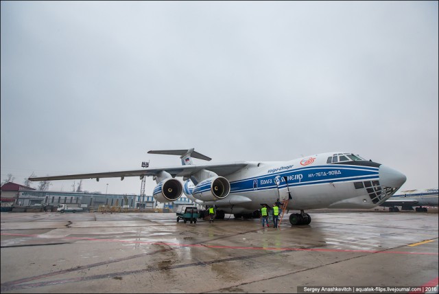 Молодящийся пенсионер. В кабине пилотов самолета ИЛ-76