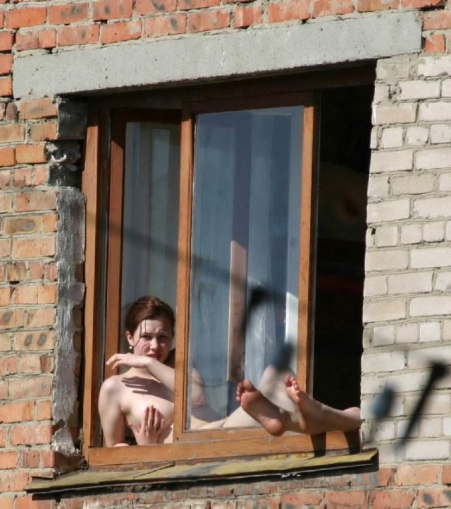 Скоро буду подглядывать в окна за женщинами в доме напротив