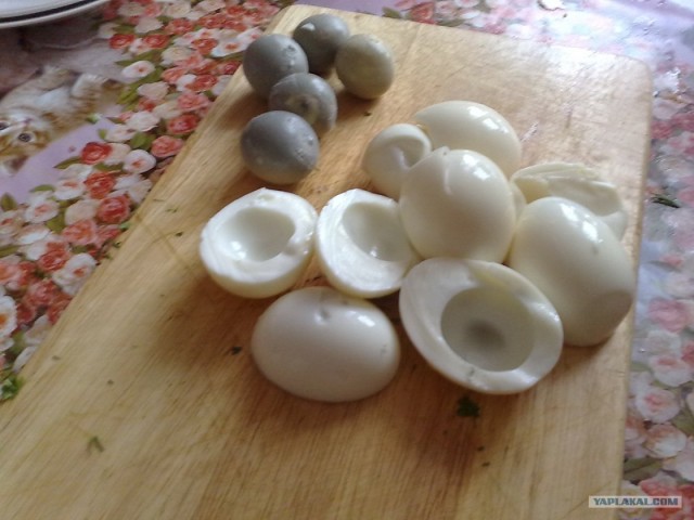 Салат из крабовых по дженибековски.