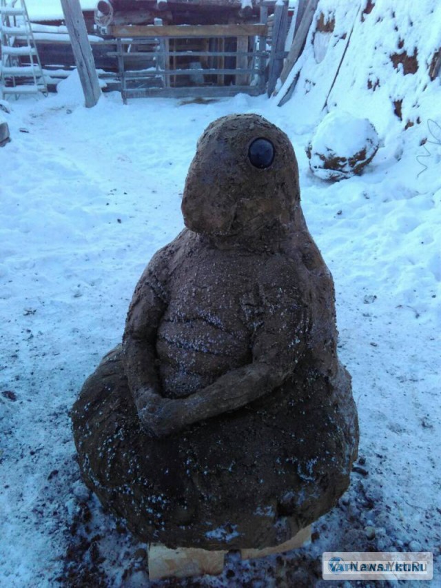 Скульптор из Якутии слепил Ждуна из навоза