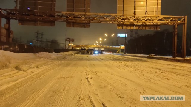Вот, что сейчас происходит на МКАДе, и кажется кольцевая автодорога сломалась