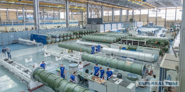Как боеголовка NLAW пробивает танки