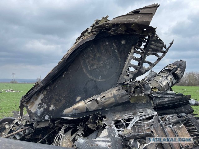 Эксклюзивные кадры попадания российской ракеты в украинский штурмовик Су-25 в районе Изюма Харьковской области.
