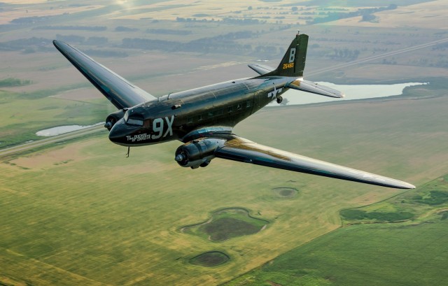 Самолёт-эпоха. Douglas DC-3 (C-47, Ли-2).