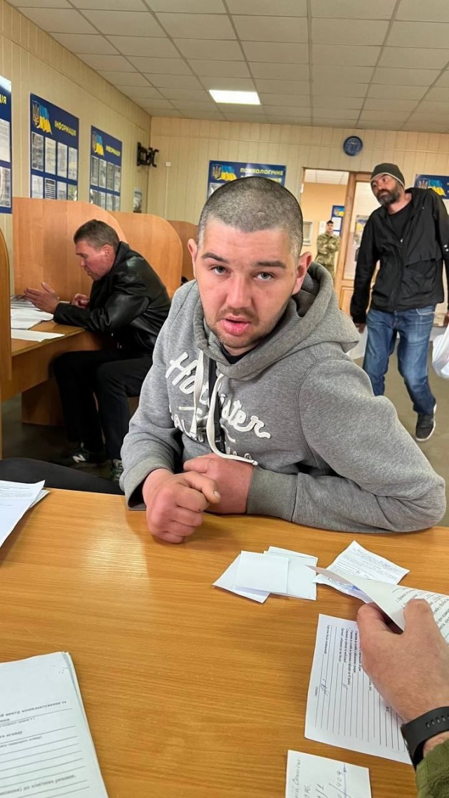 Зеленский подписал закон о мобилизации преступников