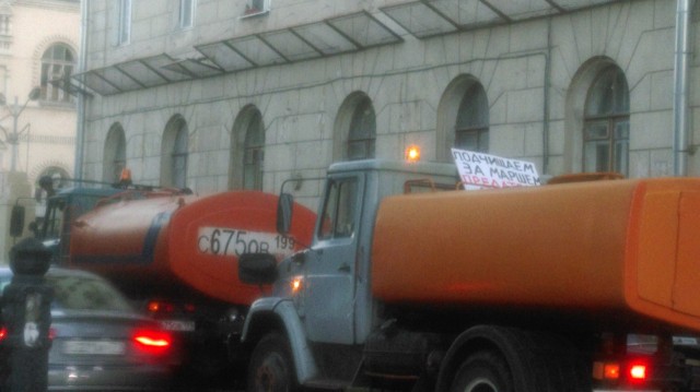 "Настоящие" москвичи на "марше мира" в Москве