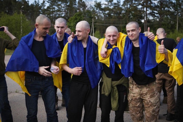 Крупнейший обмен пленными в формате "1000 на 1000" проходит прямо сейчас на границе Украины и Белоруссии.