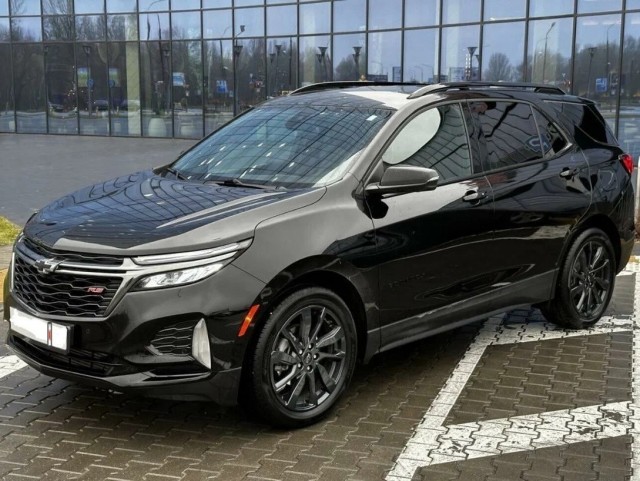 Toyota Corolla Cross получила спецкомплектацию в честь 60-летенго юбилея Короллы. Цена Короллы = цене Лады Весты