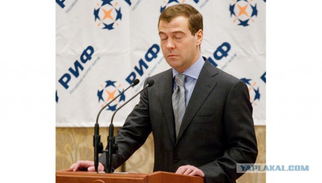 Медведев в интервью российским телеканалам
