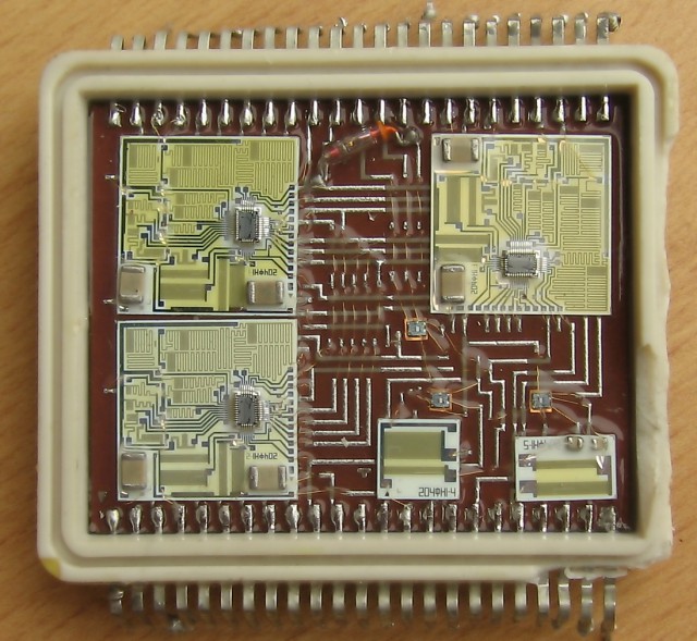 Подборка фотографий из мира электроники и радиотехники.