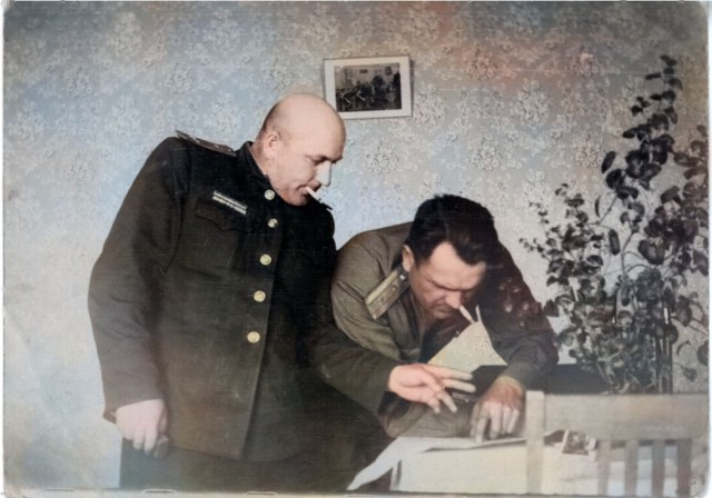 Нейросеть на хаялву раскрашивает фото к 9 мая