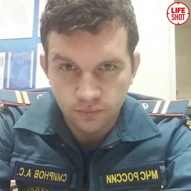В Питере на Московском проспекте пожарные, смущаясь, спасли обнажённую девушку из огня