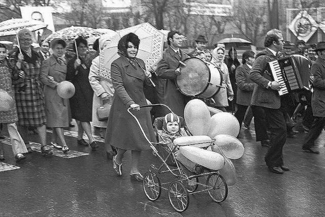 Первомай ранешних времён. Небольшая подборка фотокарточек