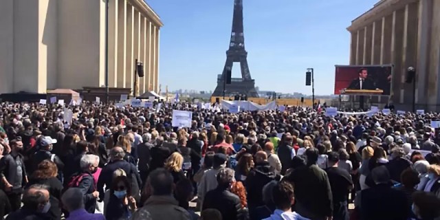 Тысячи людей вышли на демонстрации во Франции в знак протеста против решения не судить убийцу еврейки