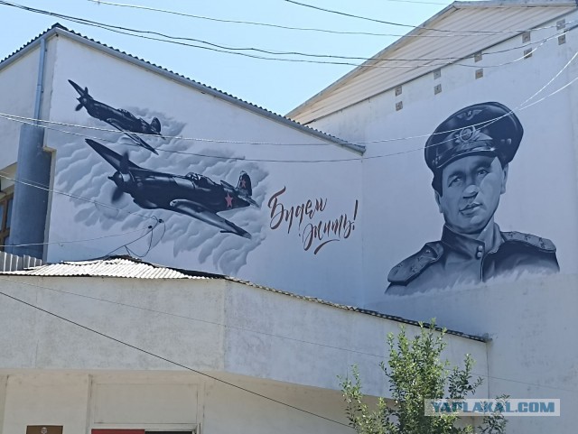 В Энгельсе появилось граффити с культовым персонажем фильма «Брат»