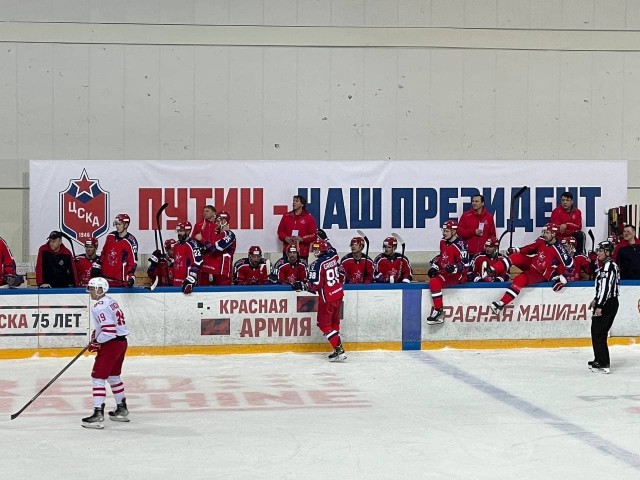 "Веселее, вы в хоккее! “