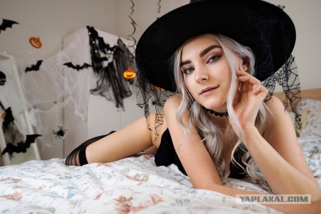 24 марта Pornhub вручил ежегодную награду для актрис и актёров Pornhub Awards. Русские порноактрисы — первые в 5 номинациях