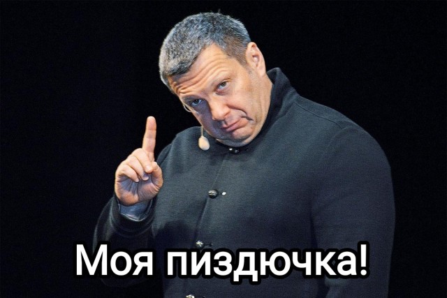 Мать заставляет свою дочь повеситься.