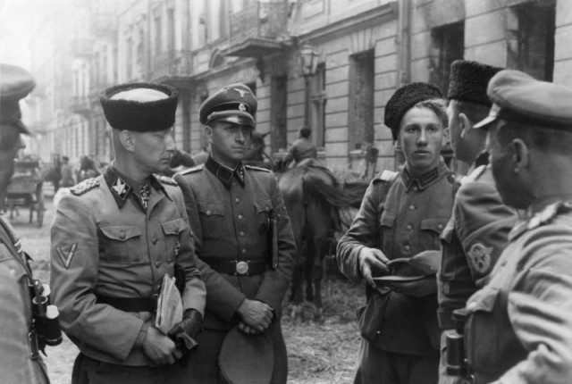 Фотографии связанных с историей Красной и Советской Армии.