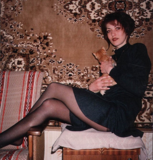 И хоть не юные уже, они ещё романтики в душе