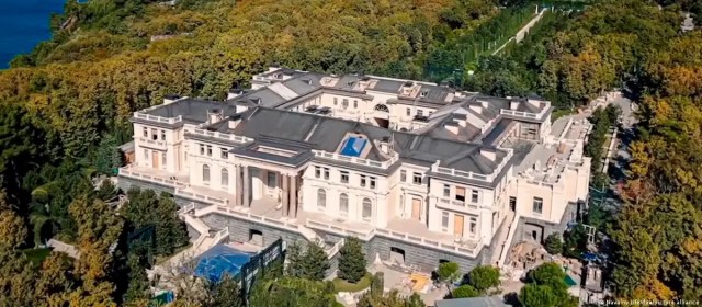 Как наивная помещица просила денег у крестьян после революции