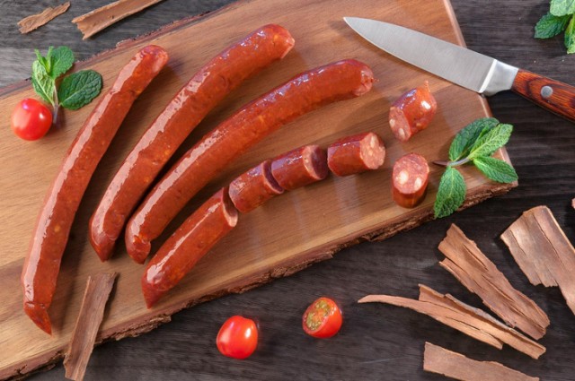 Тревожная масса: в РФ участилось использование запрещенной добавки в продуктах