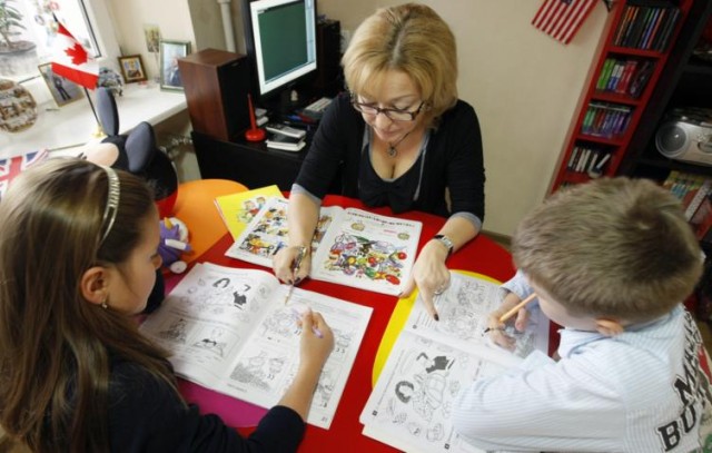 Власти планируют искоренить репетиторство в России и сэкономить деньги родителей.