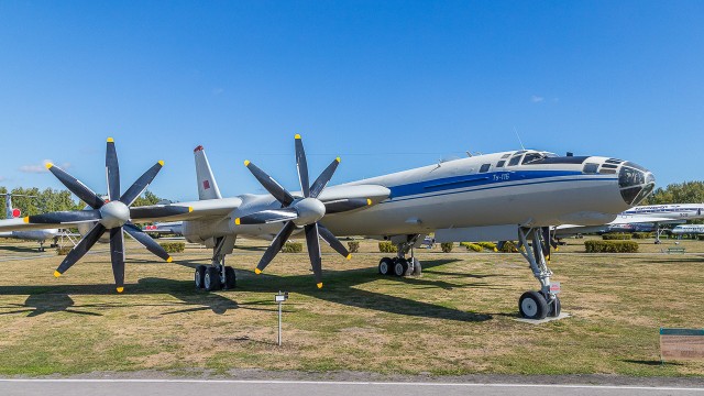 Самый большой "турбопроп" в мире - советский Ту-114