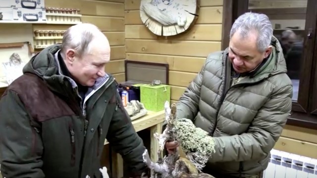 Путин напомнил о наличии у него 4-го разряда плотника