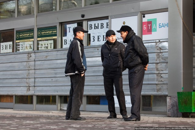 Первый день после революции. Бишкек 2010.