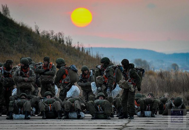 Масштабное тактическое учение ВДВ в Приморском крае. Десантирование