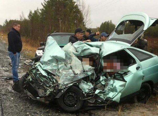 Четыре человека погибли в аварии на трассе Сургут-Лянтор из-за одного мудака.