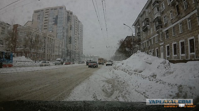 Что творится на дорогах Петербурга после снегопада
