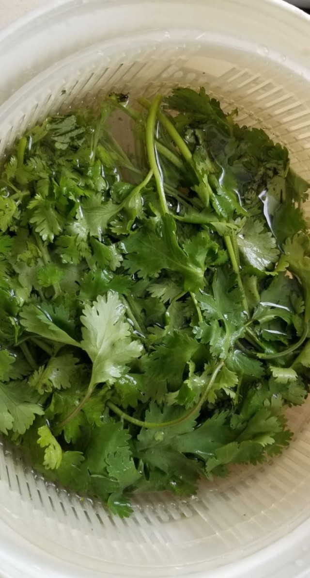 Пикантный салат из кабачков.