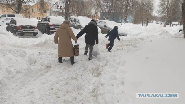 Самарские чиновники заявили, что за вывоз снега со двора должны заплатить жители
