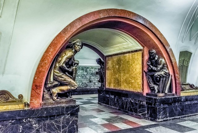 Годная реставрация. Вестибюль станции метро «Новослободская» в Москве