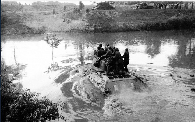 Фотографии связанных с историей Красной и Советской Армии.