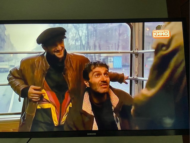 На «Первом канале» песню «Полковнику никто не пишет» в фильме «Брат-2» заменили композицией «Я русский»