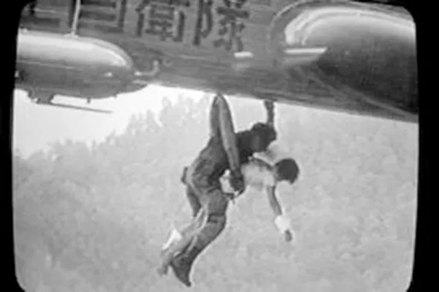 Последние фотографии с борта рейса 123 перед его трагическим крушением в 1985г.