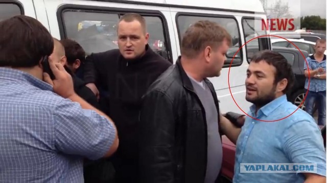 Дагестанцы избивают полицейского