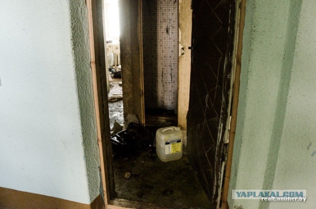 Превратил свою квартиру в свалку