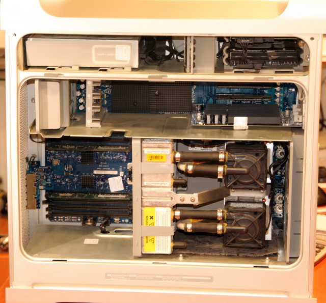 Киев. Продам Apple Power Macintosh G5 "Quad Core"