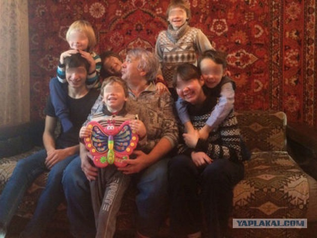 Россиянка лишилась семерых детей из-за слишком длинных волос сына