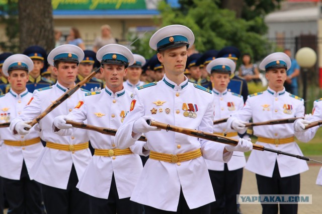 Выпускница рассказала всю правду о женской кадетской школе и о «эскорте»