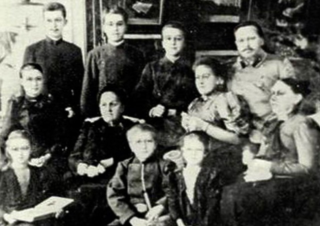 Любовная трехлинейка. Как сложилась личная жизнь Сергея Мосина.