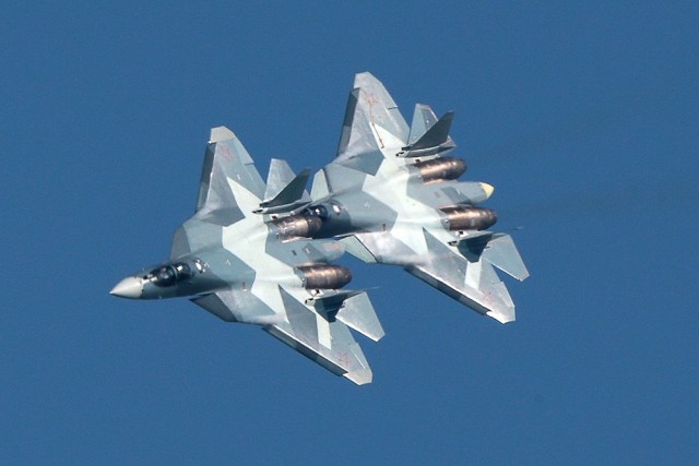 Необычная посадка Су-57 на аэродроме в Жуковском
